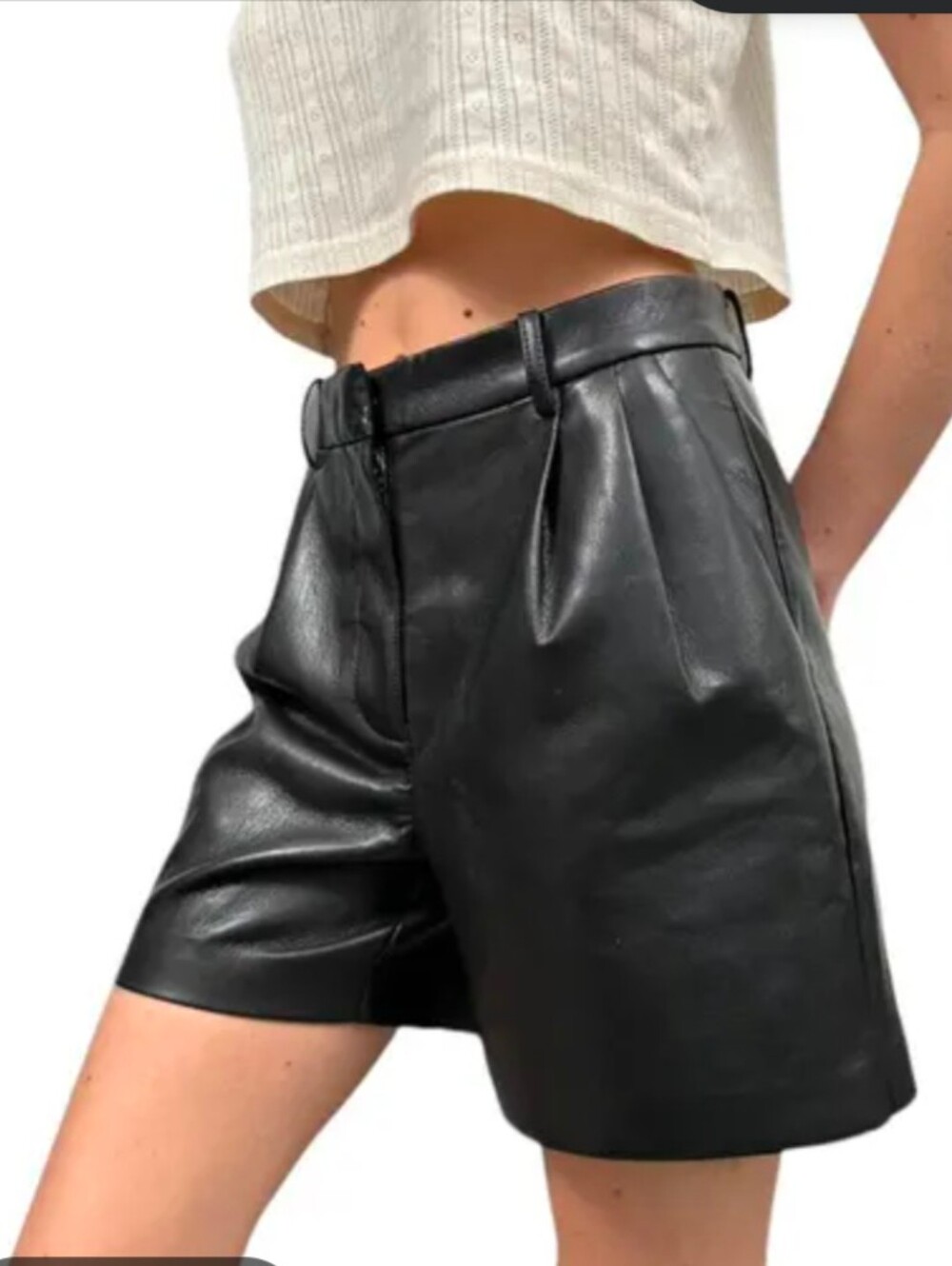 Aritzia Wilfred Black Faux Leather High-Waist Pleated  Bermuda  Shorts O